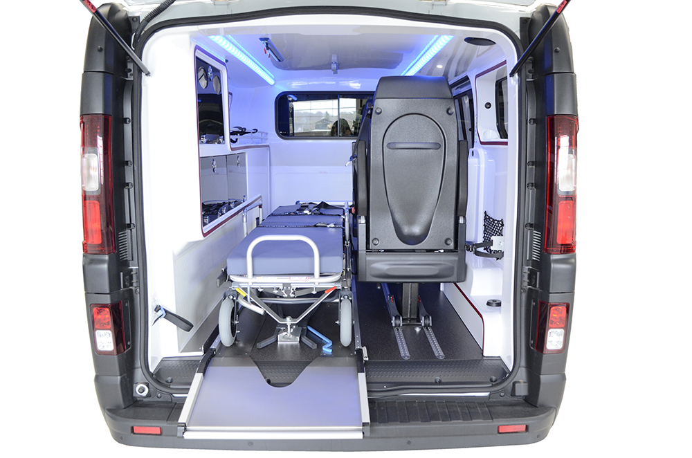 Ambulance neuve Renault Trafic L2H1 - aménagement Petit by Gruau